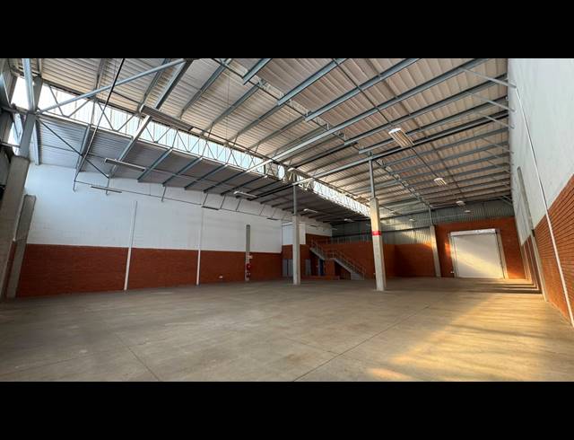 793M² WAREHOUSE TO LET IN LONGLAKE